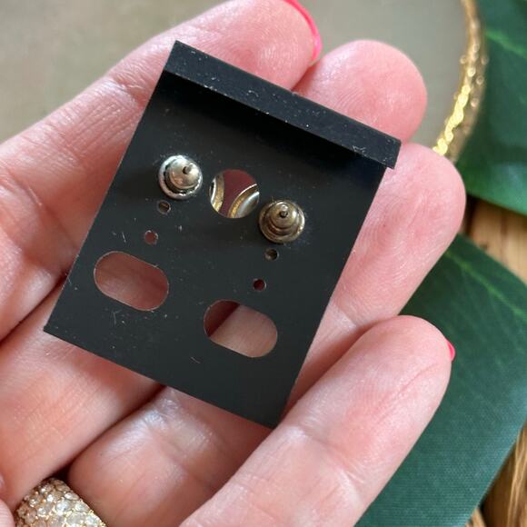 BOGO FREE HOT PINK STUD EARRINGS - Picture 3 of 4